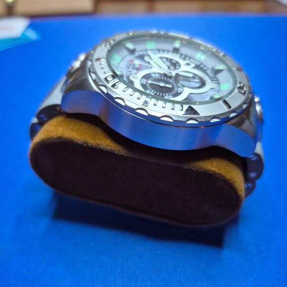 Invicta Chronograph Watch - Picture 5 of 6